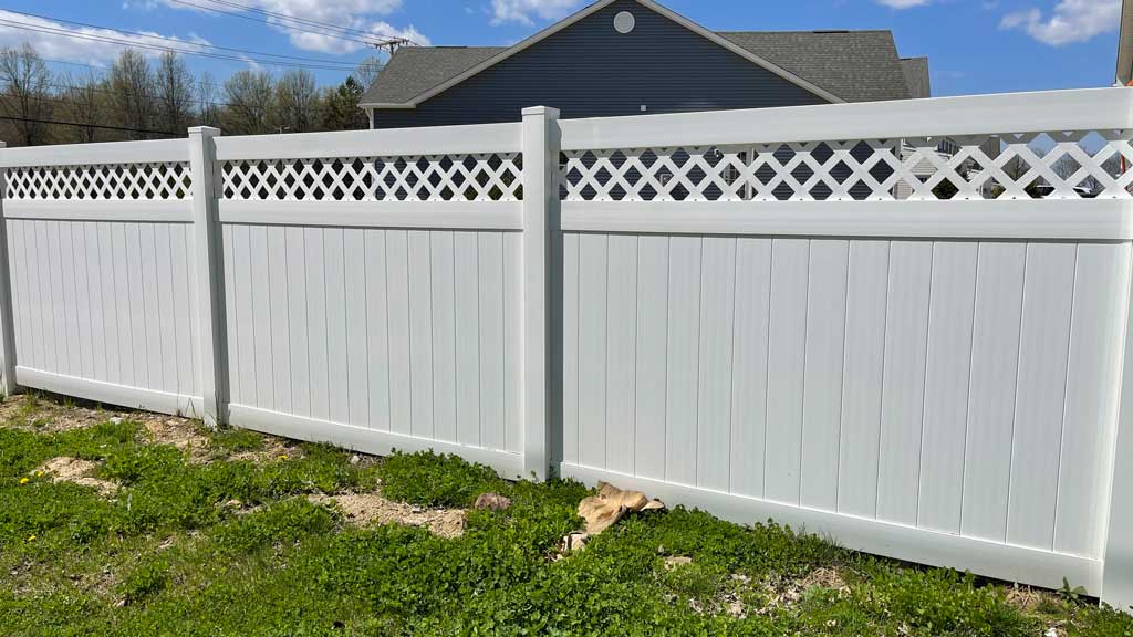 Vinyl Privacy Fence with Lattice