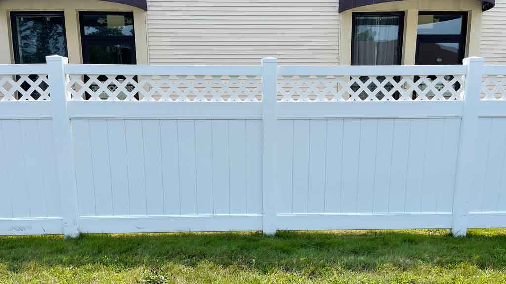 vinyl fence with lattice accent