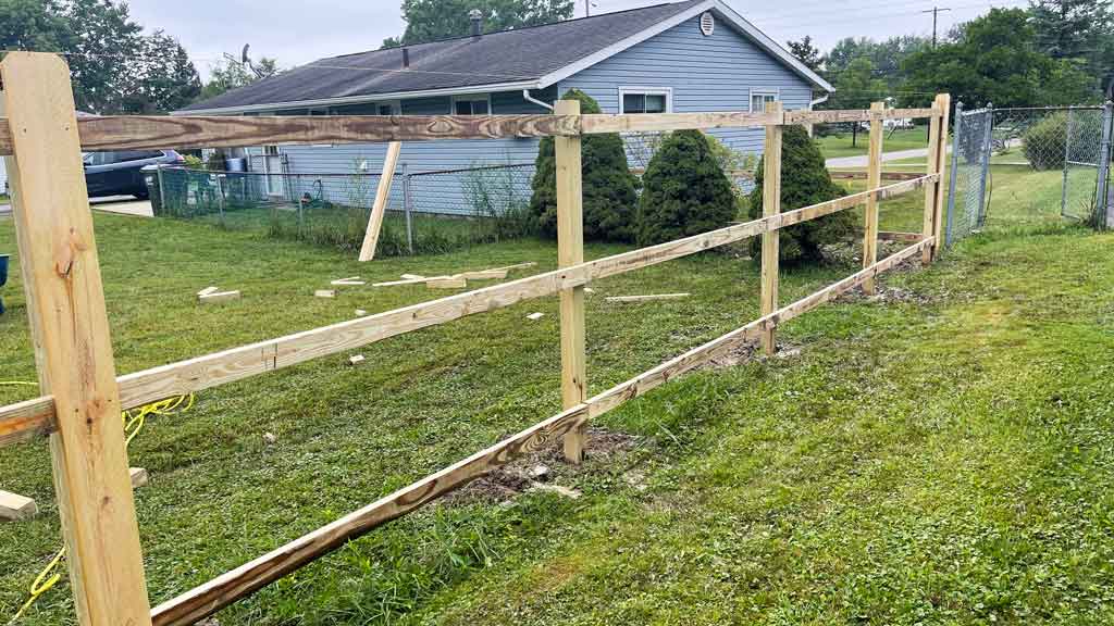 stringers on wood fence