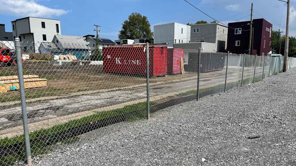 chain link construction fence