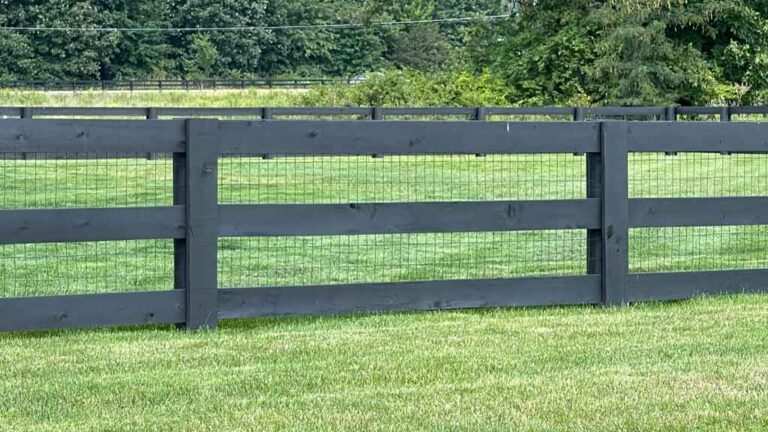 Beautiful Wood and Wire Fence Designs and Options