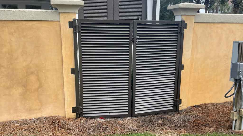 Aluminum louvered fence