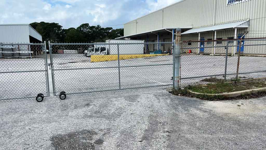 rolling chain link gate