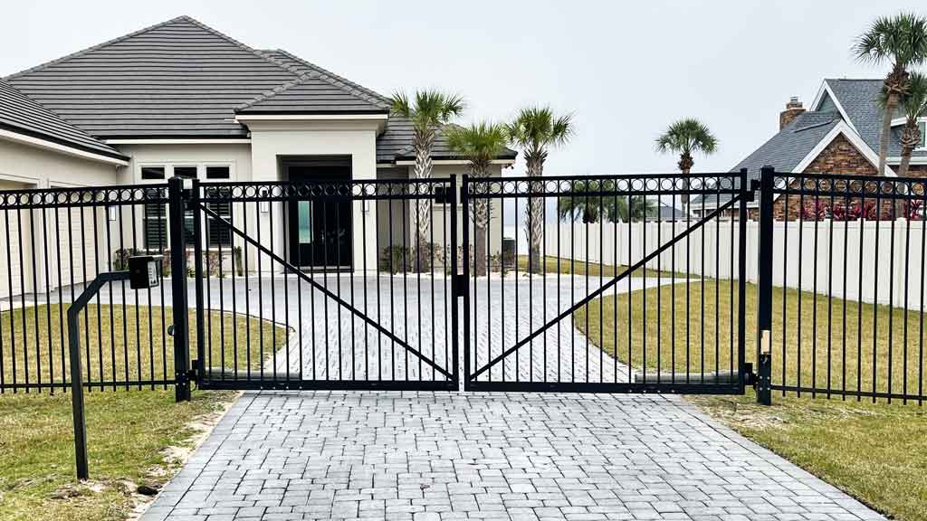 double driveway gate with rings