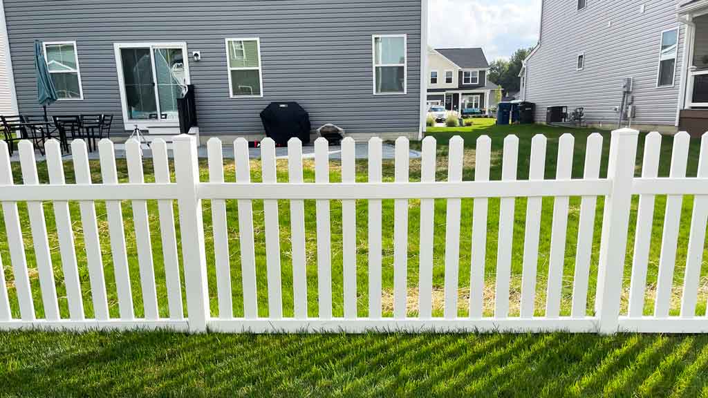 white vinyl fence